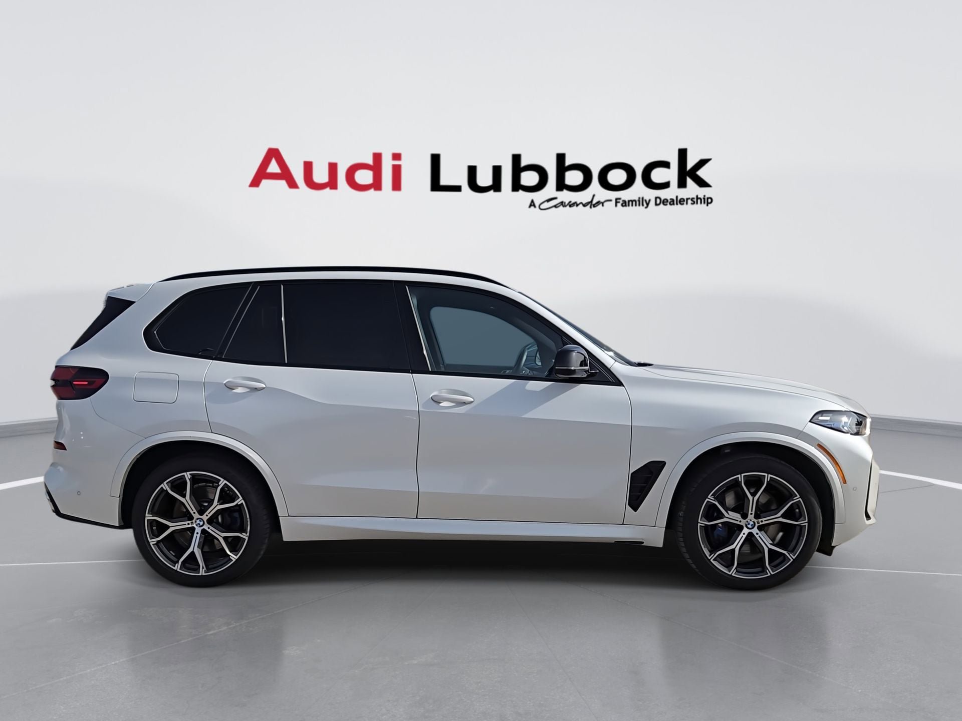 Used 2026 BMW X5 M60i AWD/4WD image 9