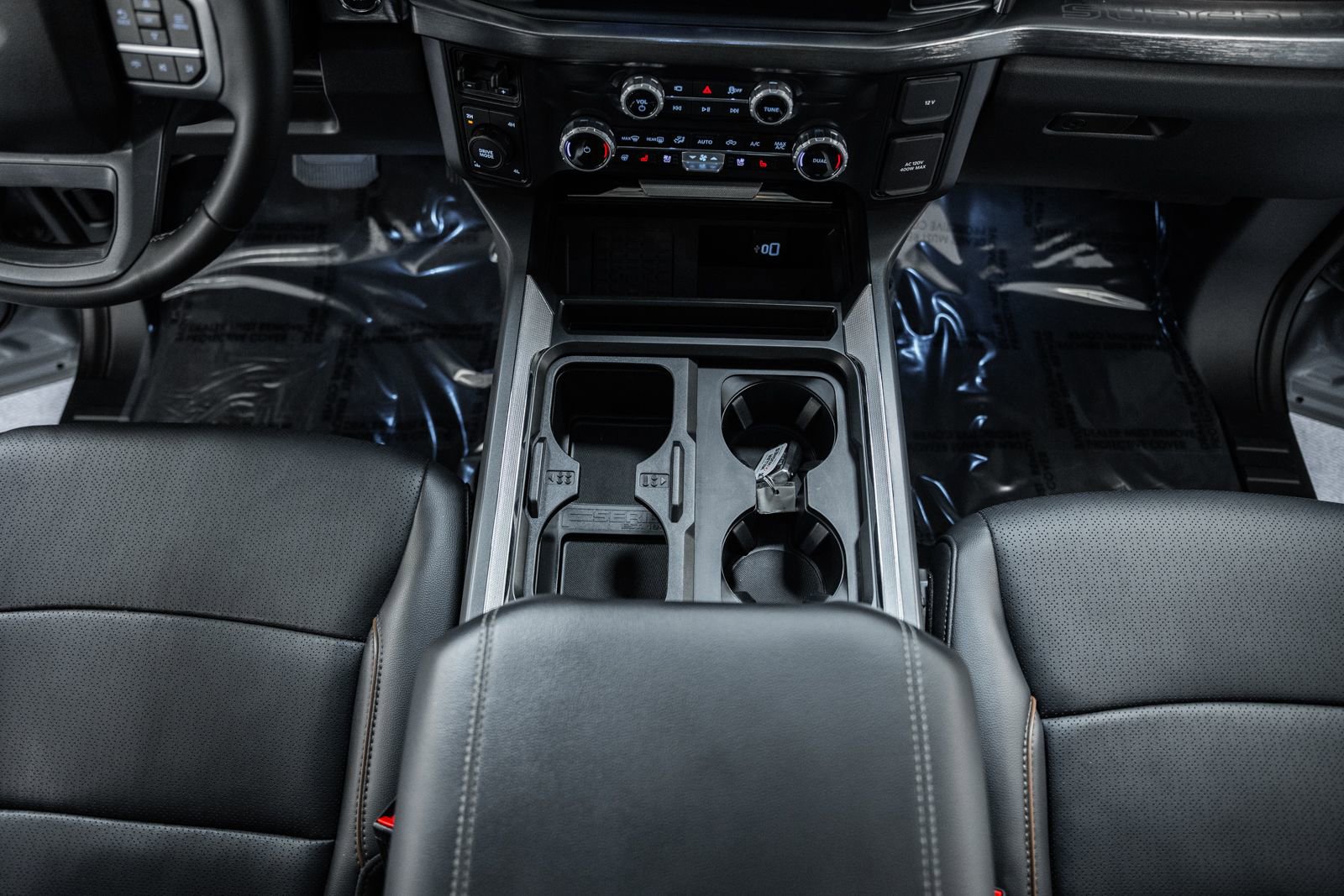 Used 2025 Ford F250 Lariat w/ Black Appearance Package image 34