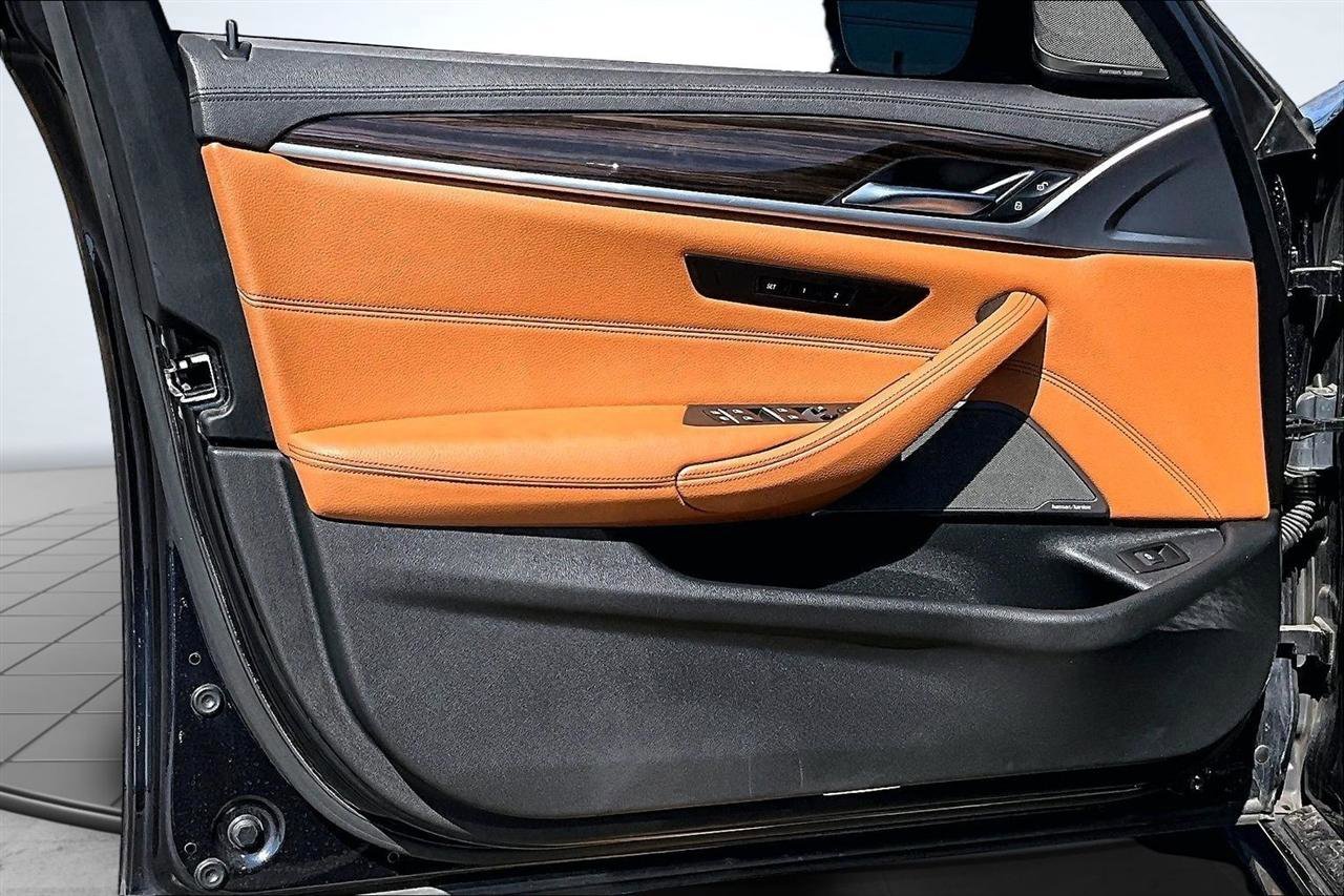 Used 2019 BMW M550i xDrive image 20