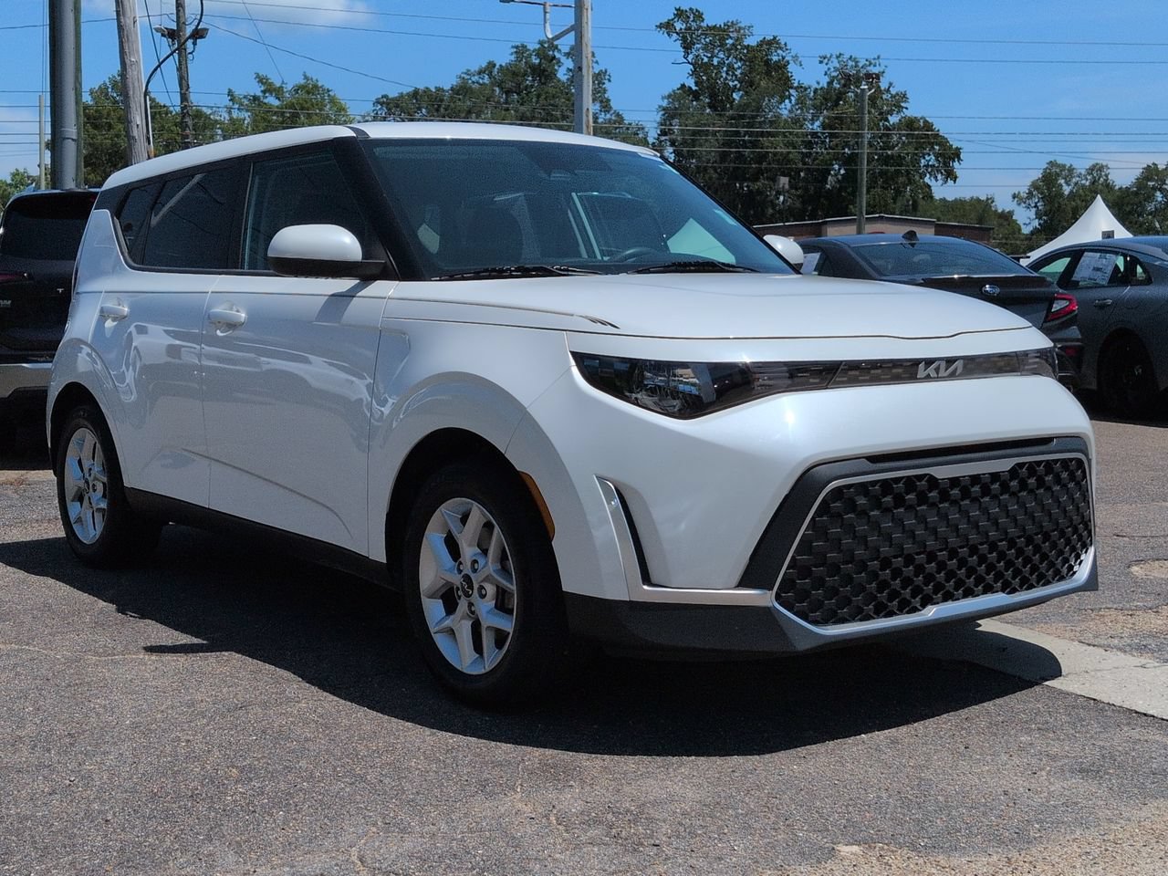 Certified 2023 Kia Soul LX w/ LX Technology Package FWD image 3