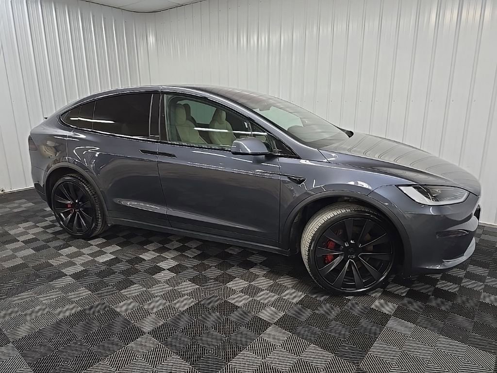 Used 2023 Tesla Model X Plaid image 1