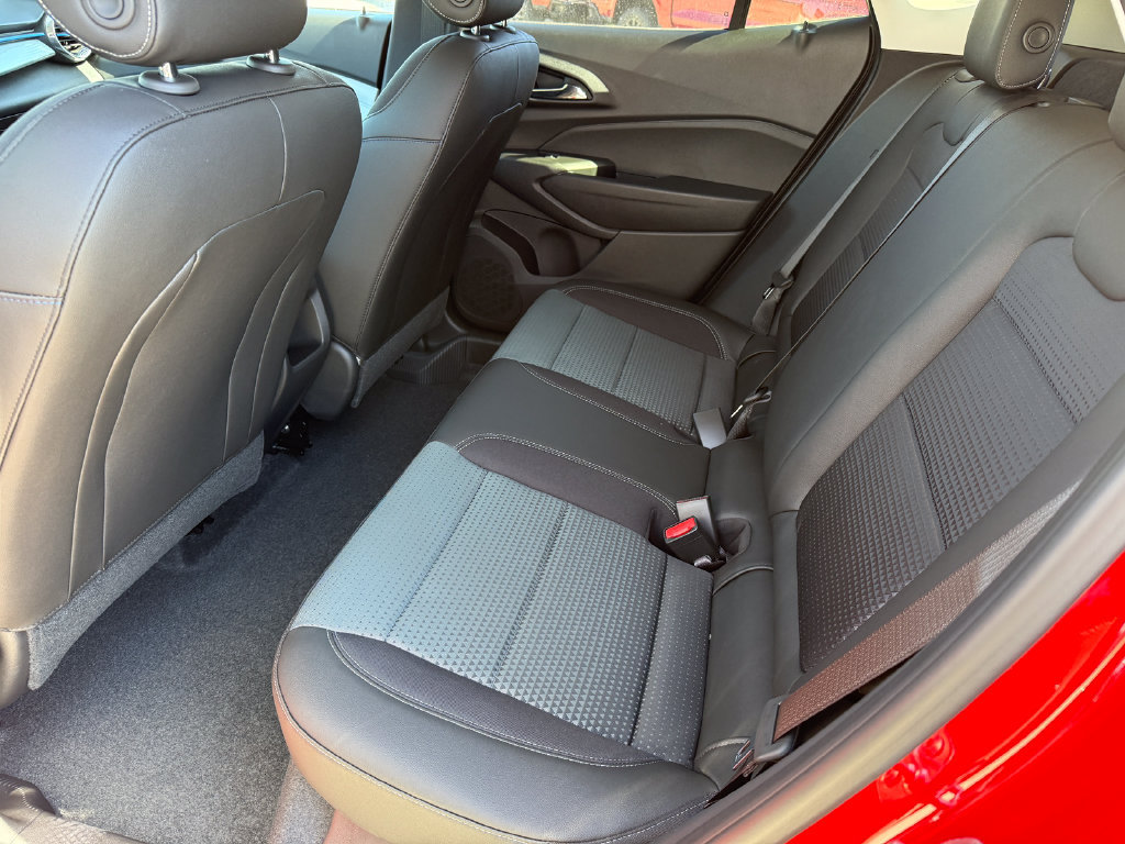 New 2026 Chevrolet Trax LT w/ Sunroof Package FWD image 10
