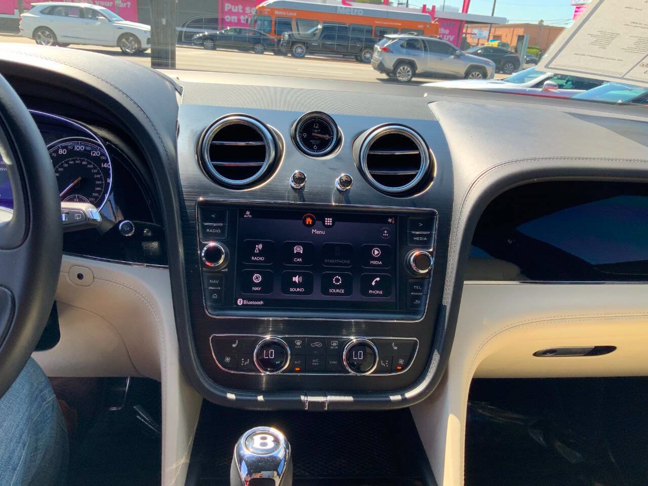 Used 2019 Bentley Bentayga AWD/4WD image 19