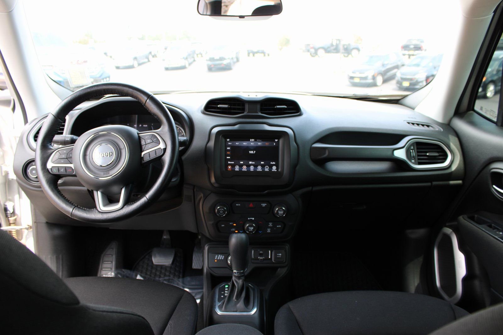 Used 2018 Jeep Renegade Latitude w/ Cold Weather Group AWD/4WD image 14