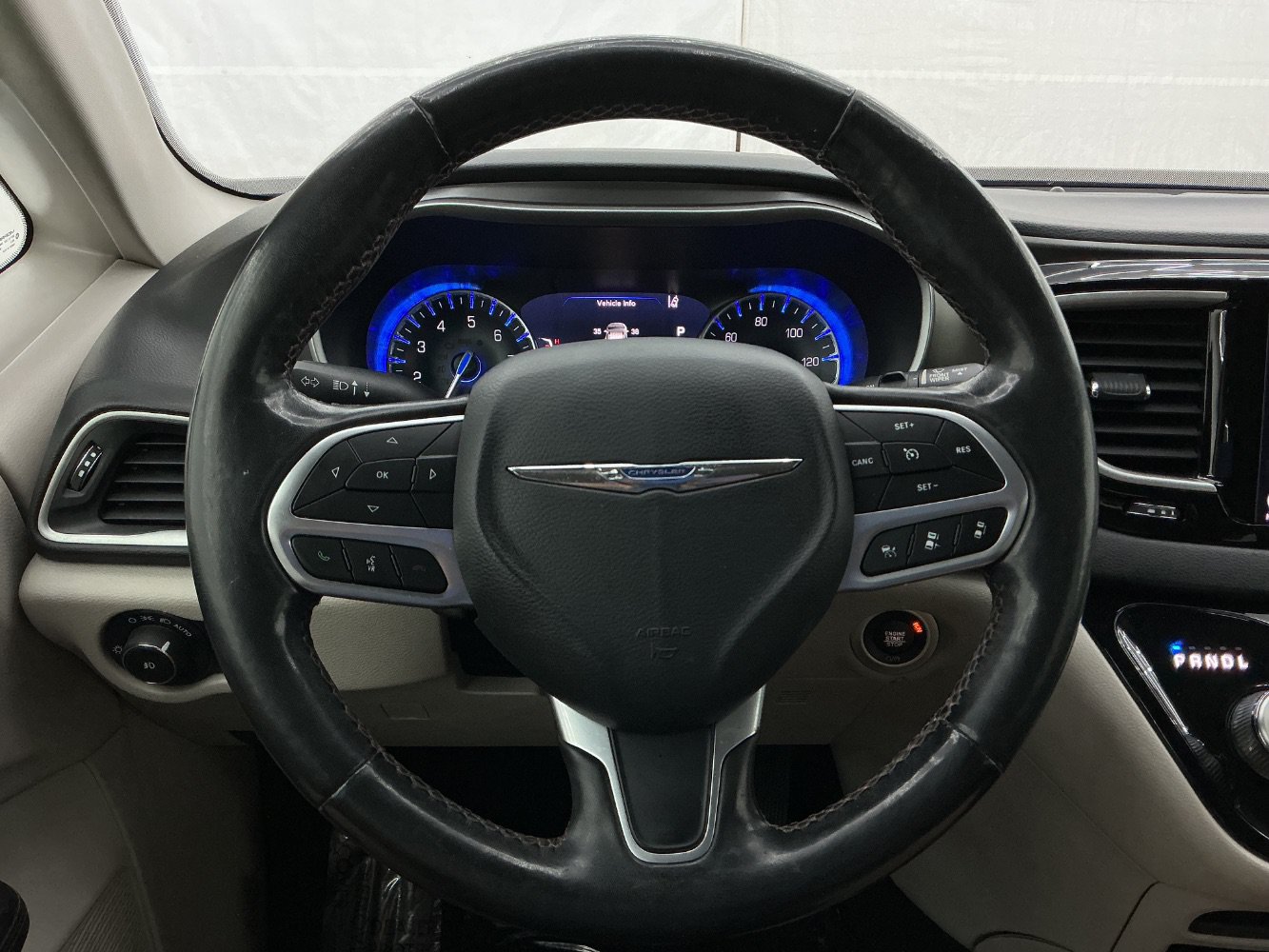 Used 2020 Chrysler Pacifica Touring w/ Advanced Safetytec Group FWD image 31
