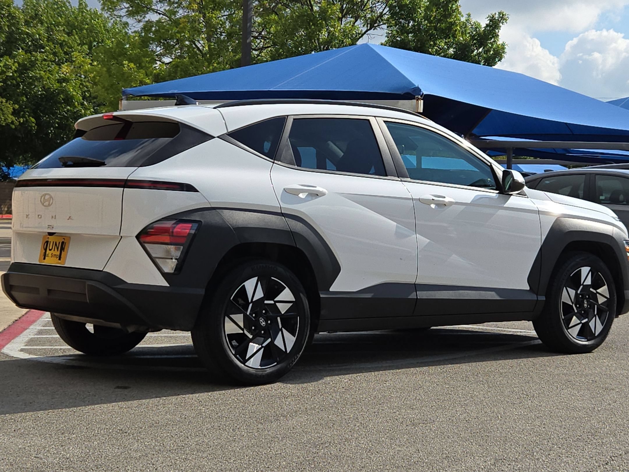 Used 2025 Hyundai Kona SEL FWD image 3