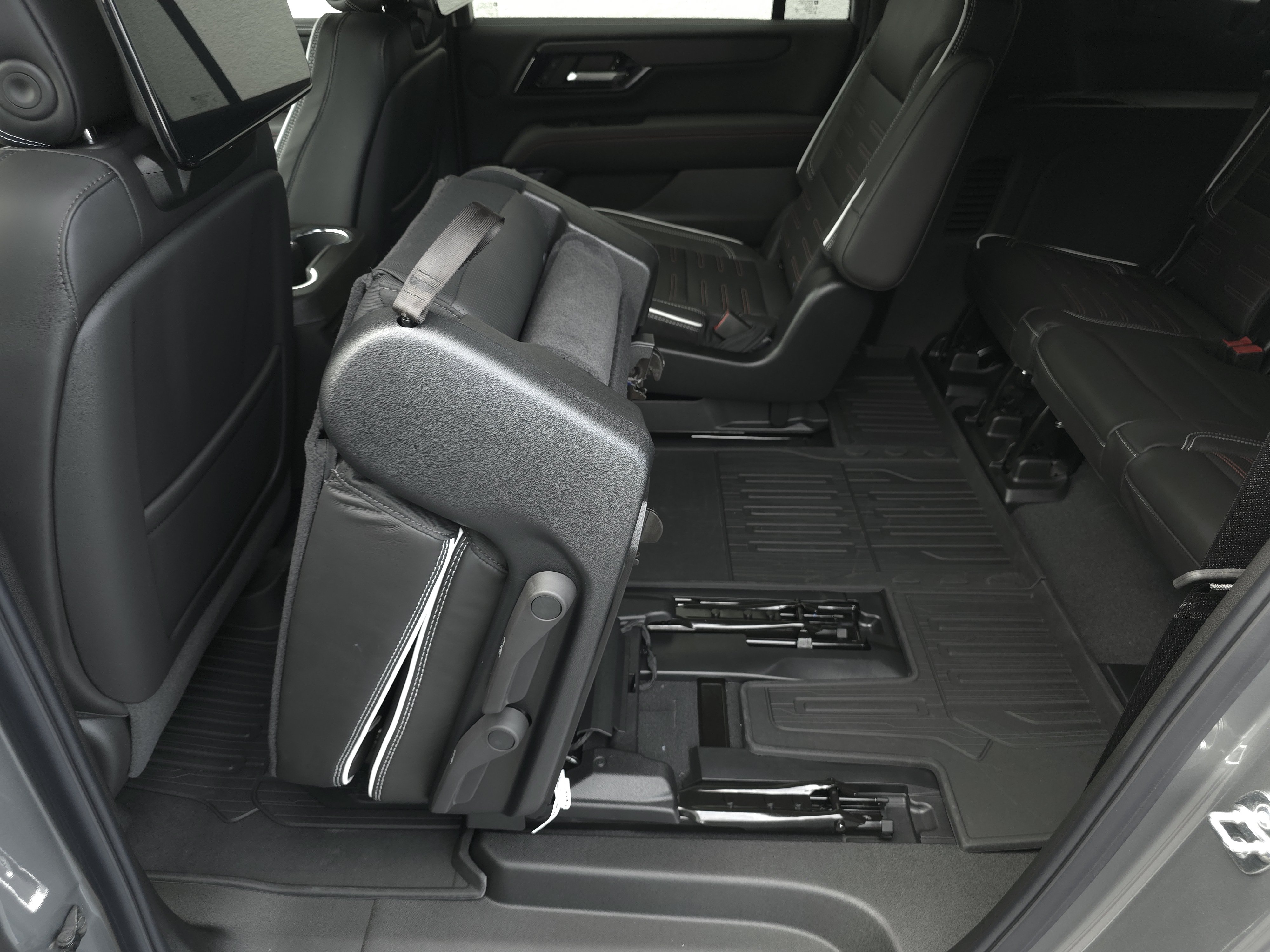 New 2026 GMC Yukon XL AT4 Ultimate w/ LPO, Floor Liner Package AWD/4WD image 41