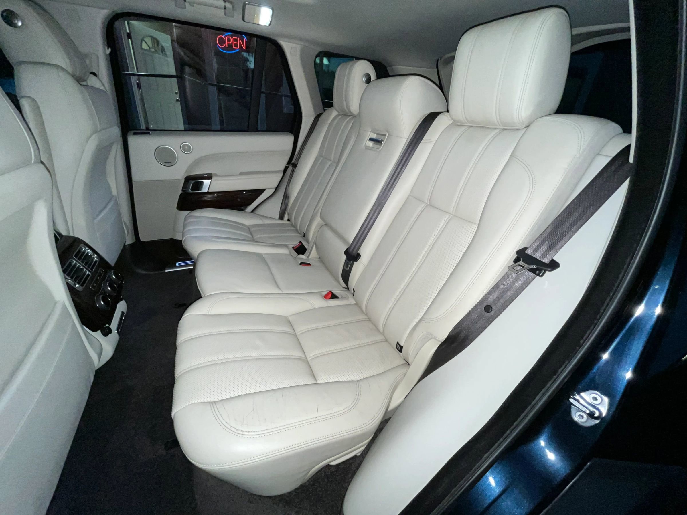 Used 2015 Land Rover Range Rover HSE AWD/4WD image 16