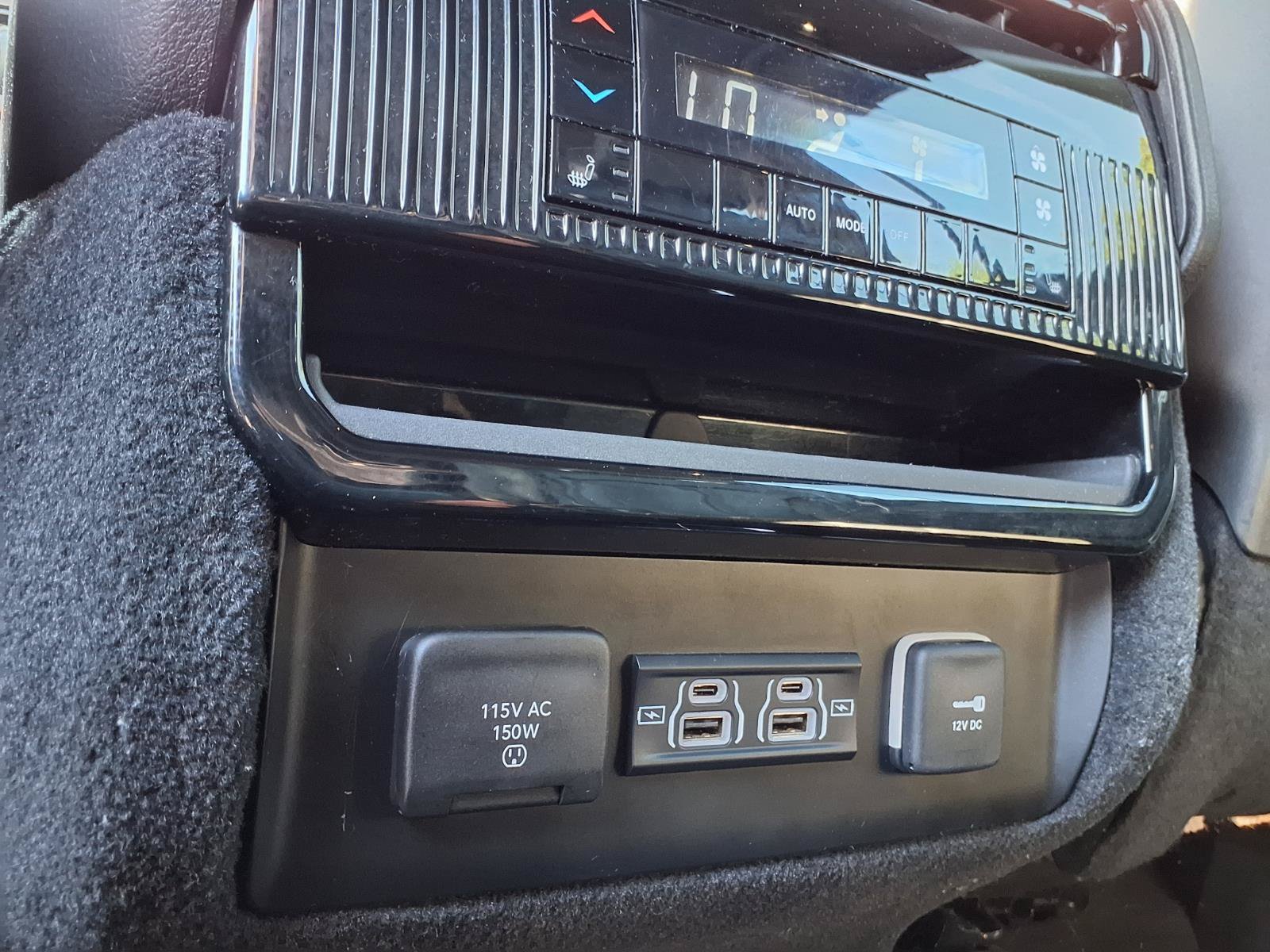 Used 2024 Jeep Wagoneer Series II AWD/4WD image 24