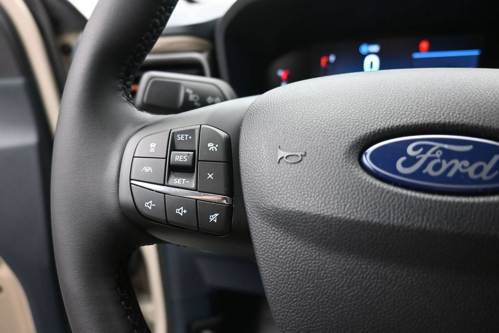 Certified 2025 Ford Maverick Lariat w/ 4K Tow Package AWD/4WD image 6