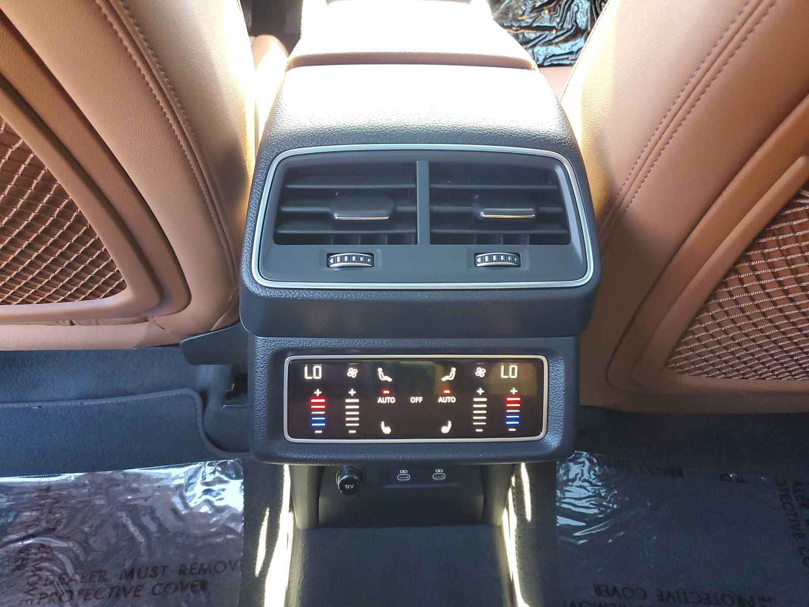 Used 2022 Audi e-tron Premium Plus w/ Premium Plus Package AWD/4WD image 12