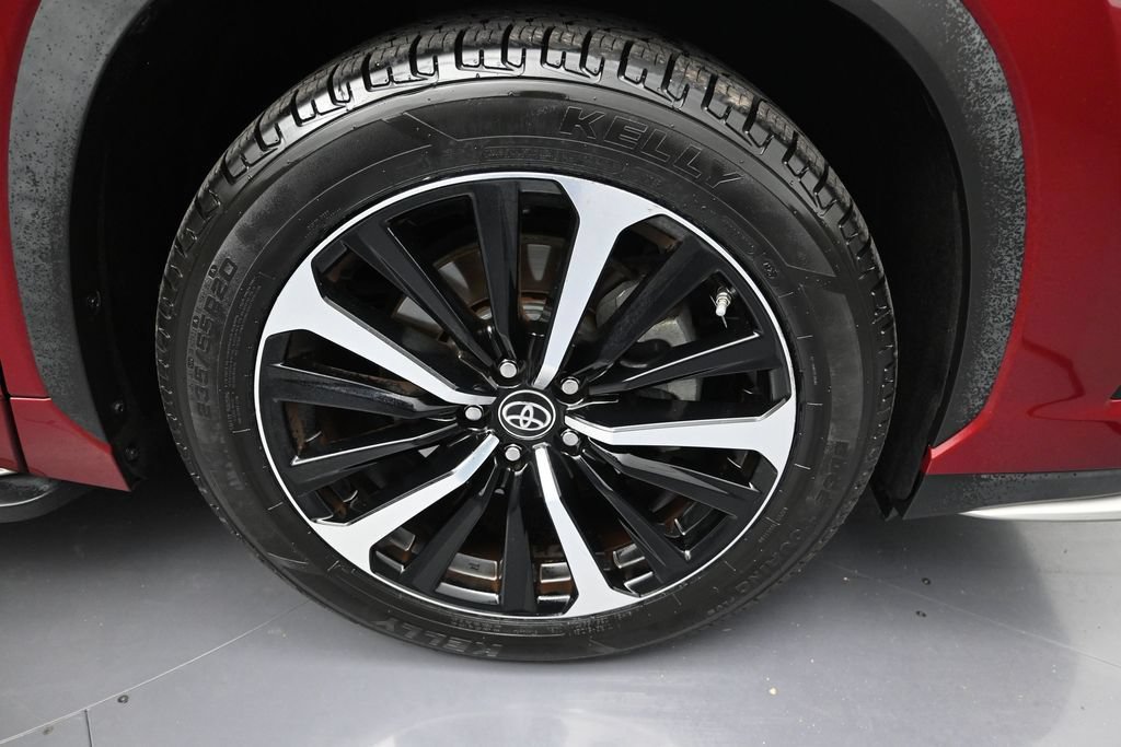 Used 2021 Toyota Highlander XSE FWD image 9
