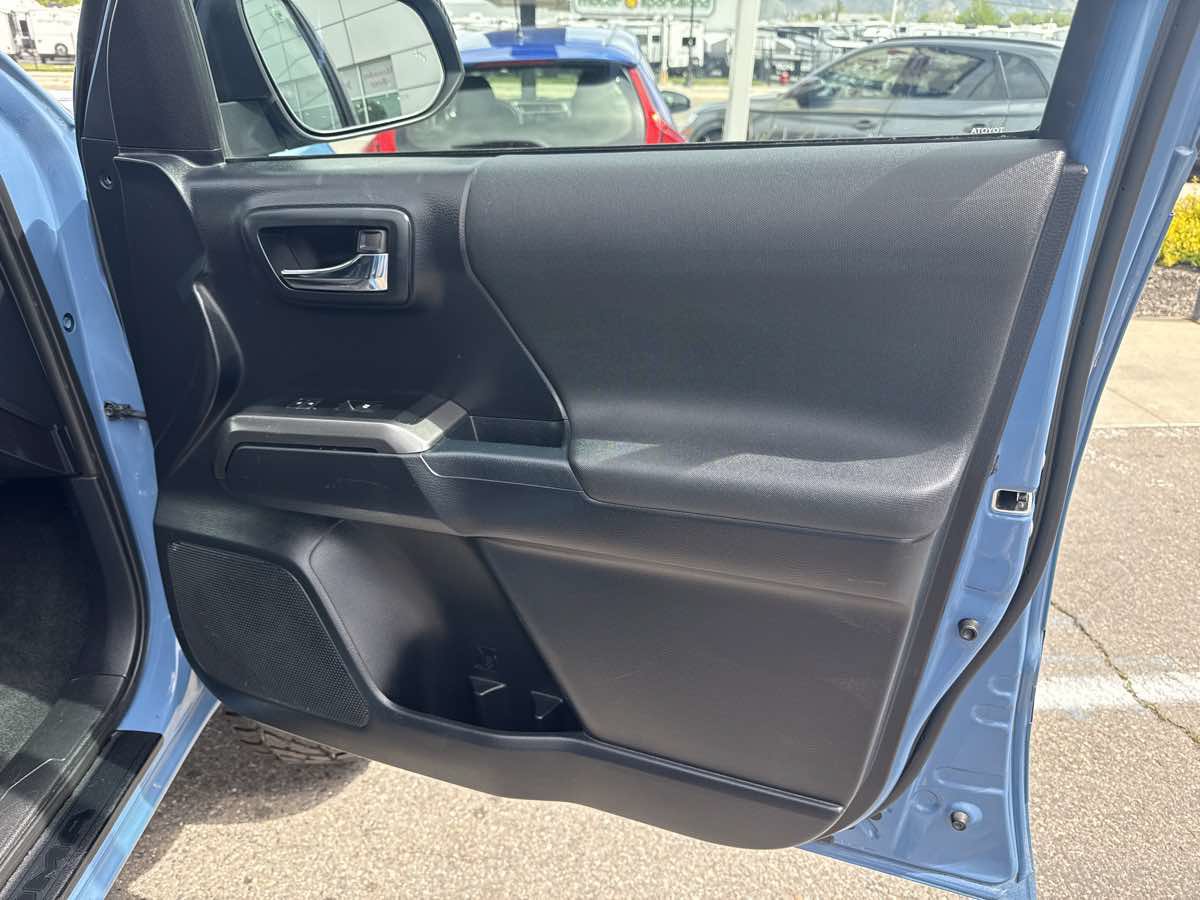 Used 2018 Toyota Tacoma 4x4 Double Cab image 26
