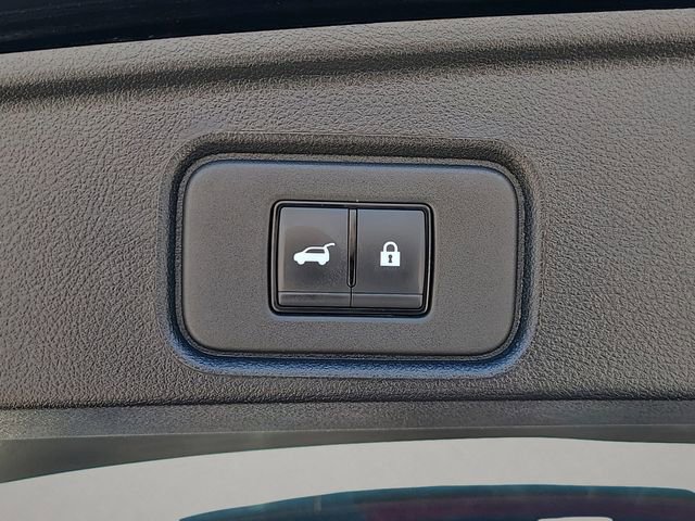 Used 2025 Nissan Pathfinder SV image 11