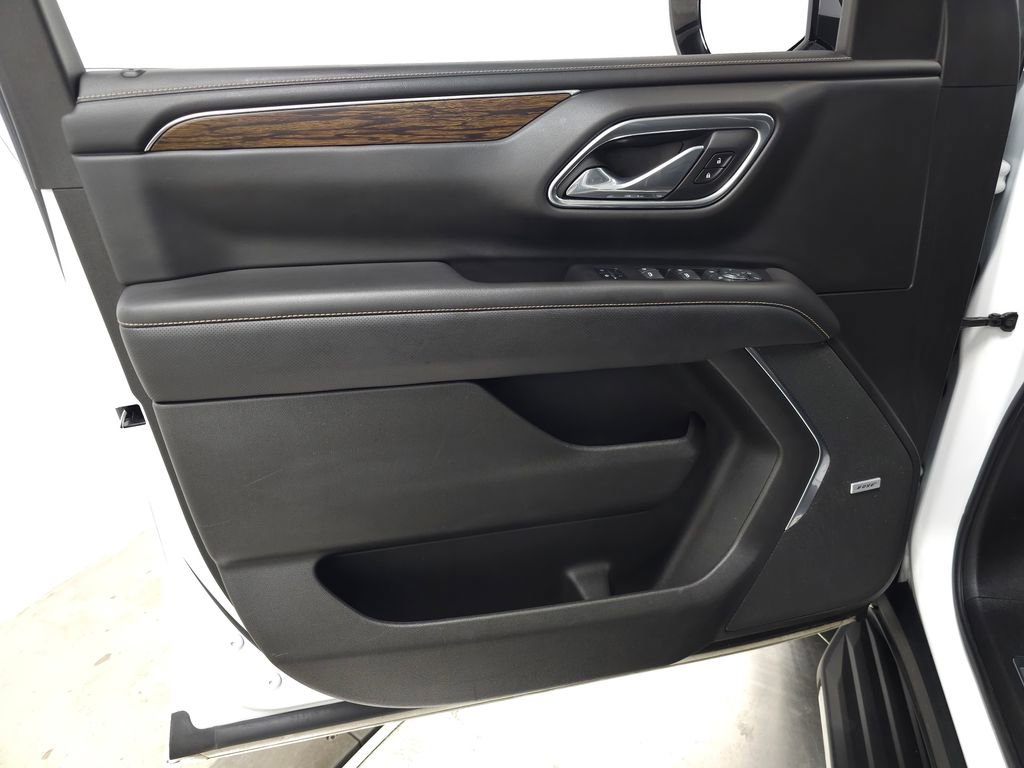 Used 2021 Chevrolet Tahoe Premier AWD/4WD image 16