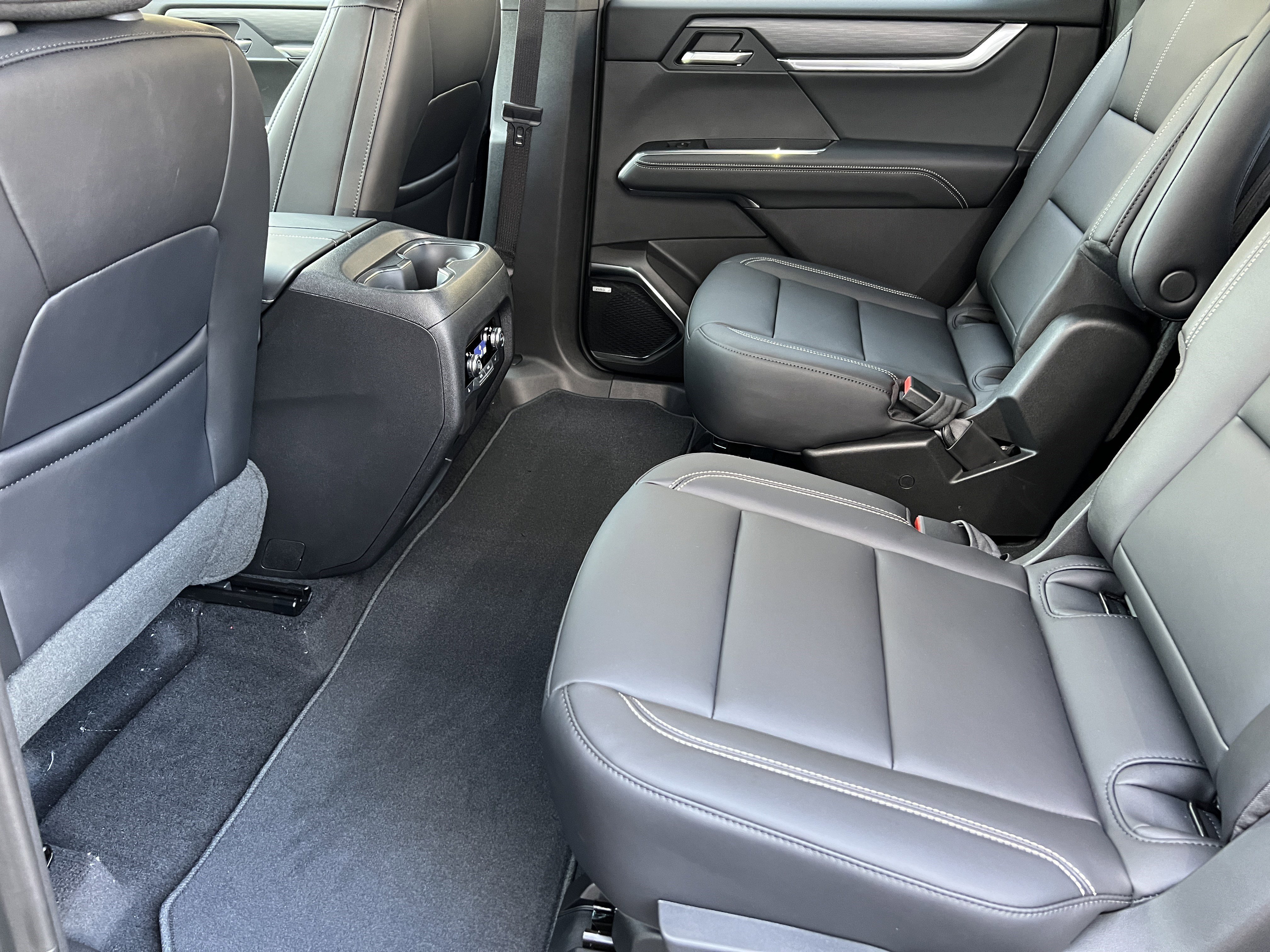 New 2026 GMC Acadia Elevation image 17