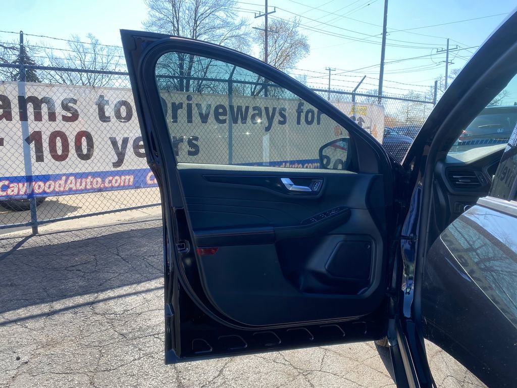 Used 2024 Ford Escape ST-Line w/ Tech Pack #1 AWD/4WD image 12