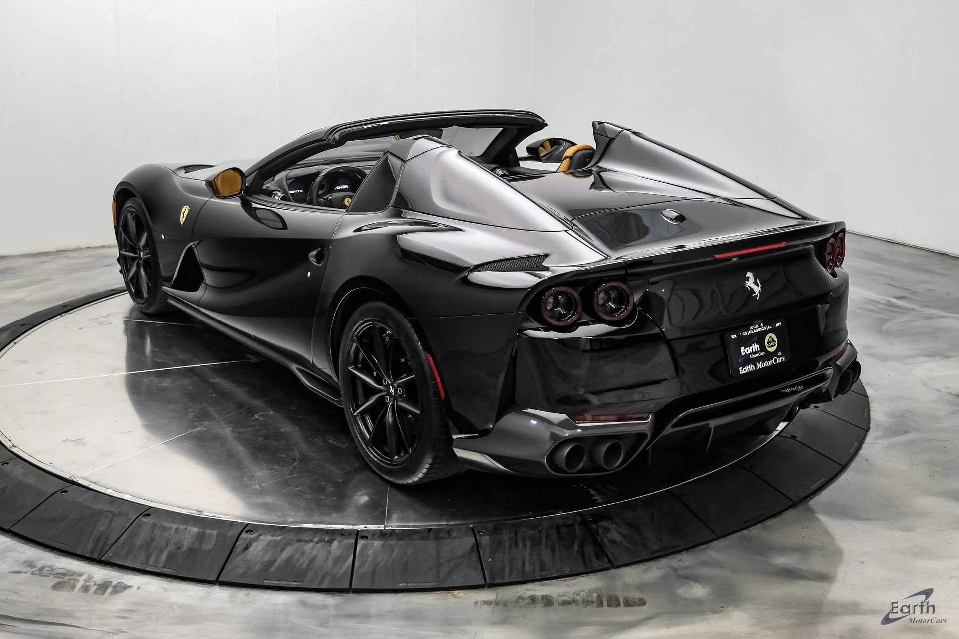 Used 2022 Ferrari 812 GTS RWD image 15
