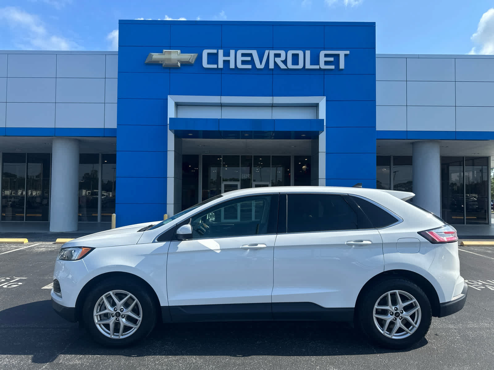 Used 2024 Ford Edge SEL AWD/4WD image 2