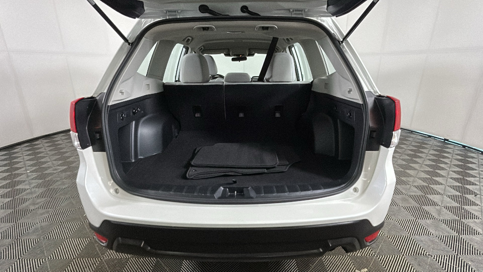 Used 2023 Subaru Forester AWD/4WD image 31