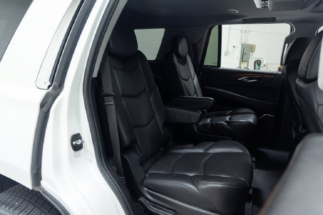 Used 2018 Cadillac Escalade Premium Luxury AWD/4WD image 24