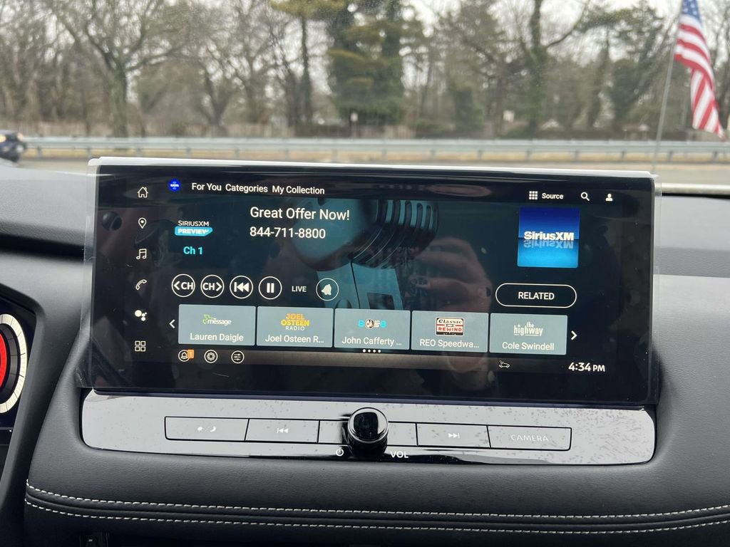 Used 2025 Nissan Rogue SL w/ SL Premium Package image 26