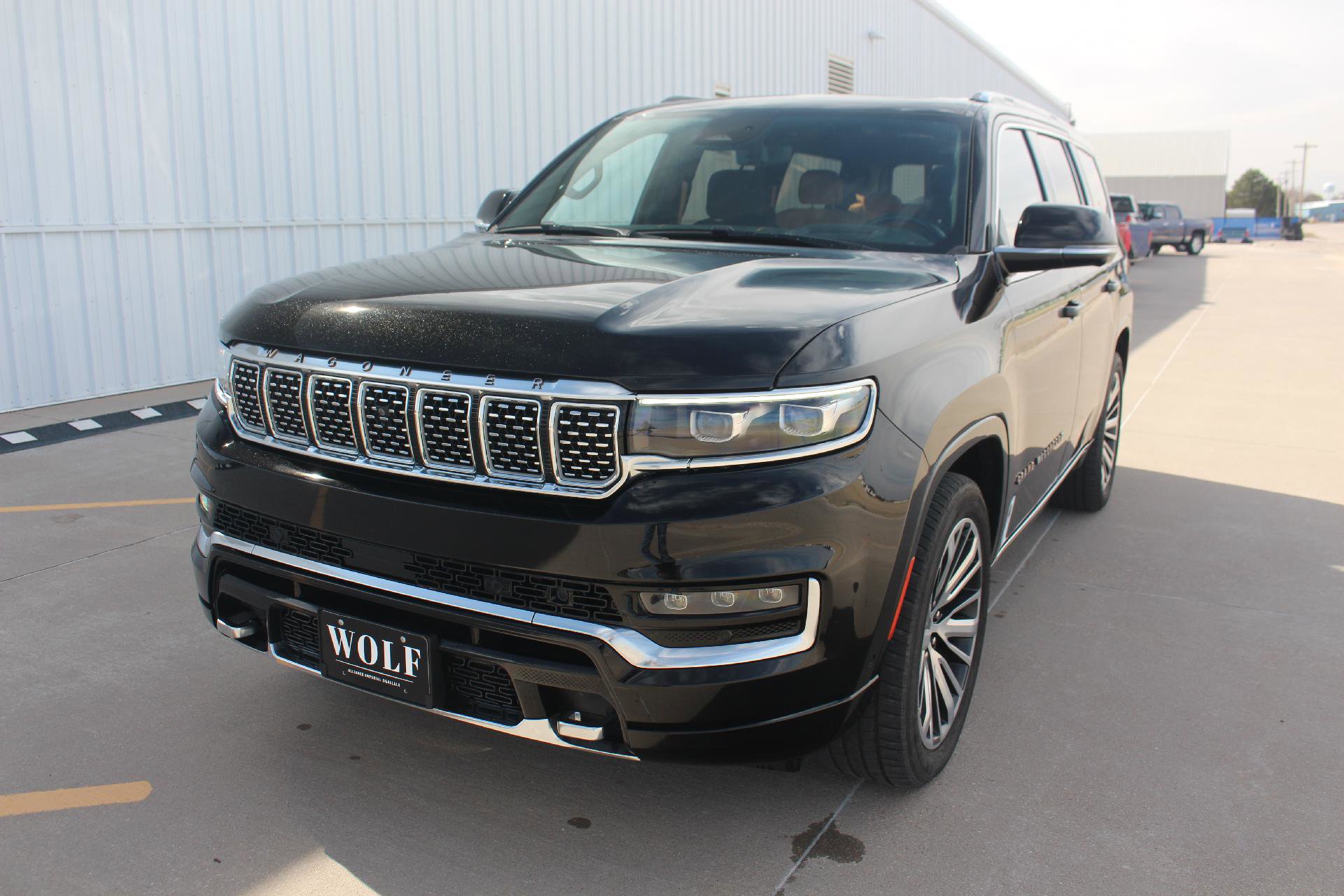 Used 2022 Jeep Grand Wagoneer Series III w/ Rear Seat Video Group 1 image 2