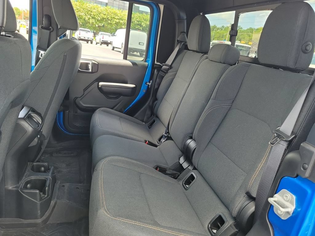Used 2024 Jeep Gladiator Sport AWD/4WD image 23