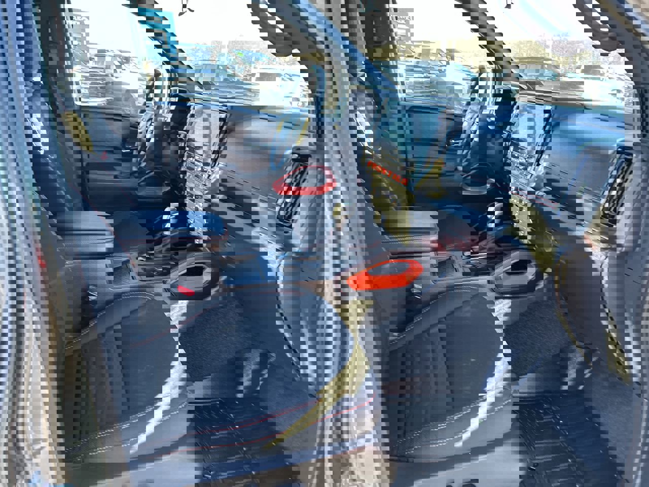 Used 2025 Nissan Frontier PRO-4X w/ Pro Convenience Package image 13