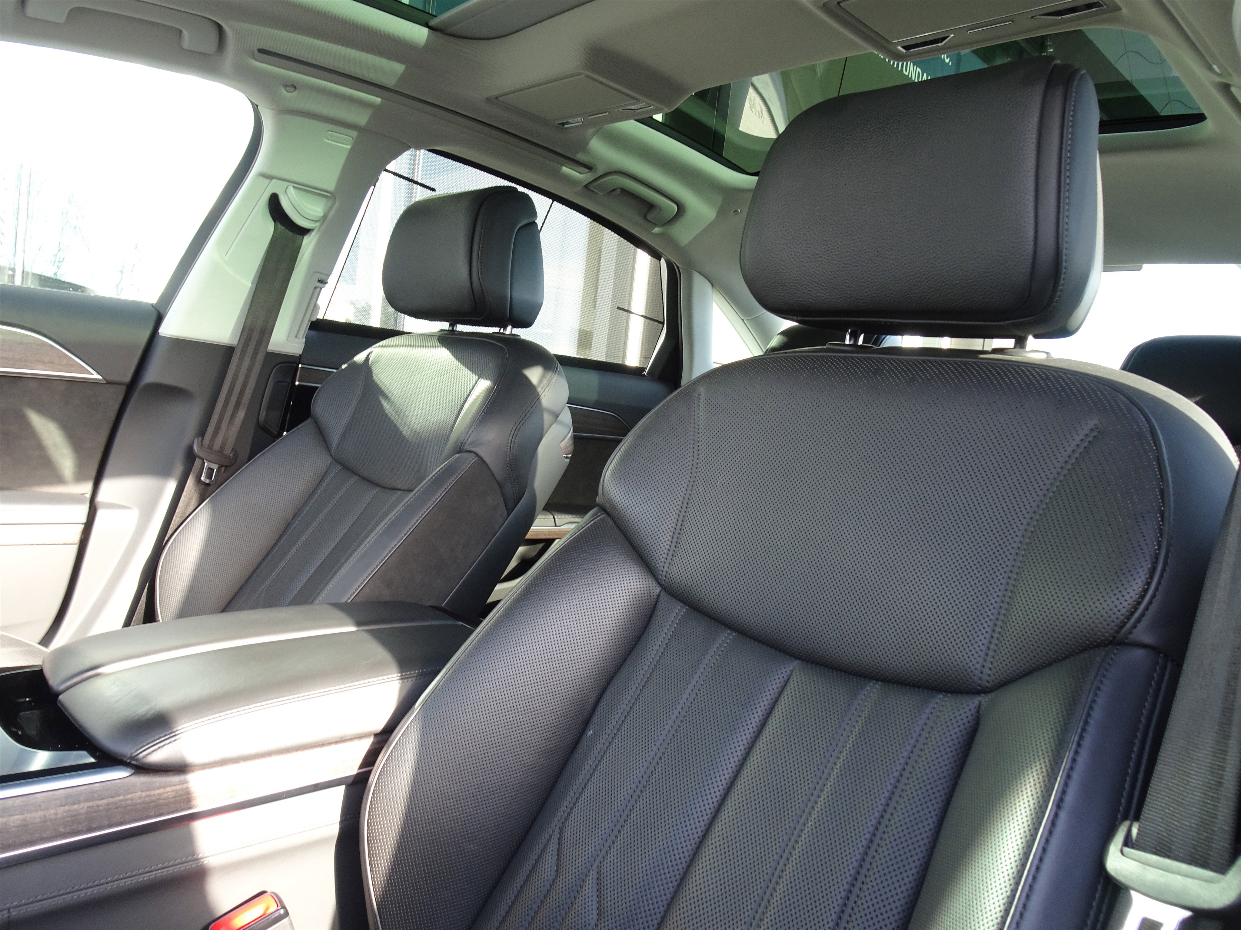 Used 2021 Audi A8 L 4.0T image 10