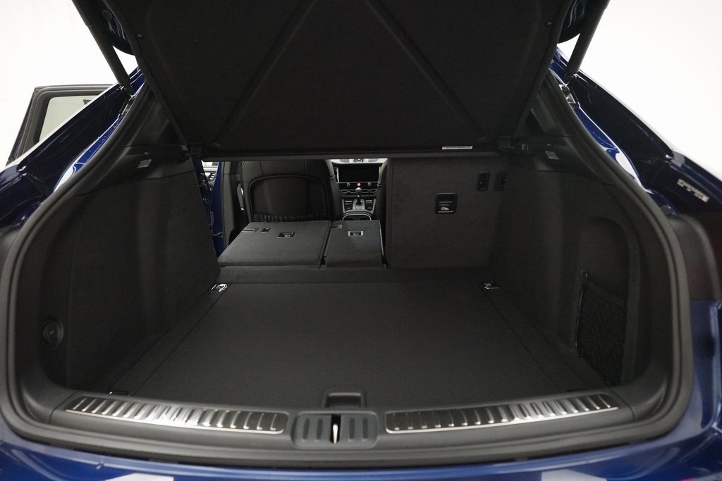 Used 2025 Porsche Macan Turbo image 31