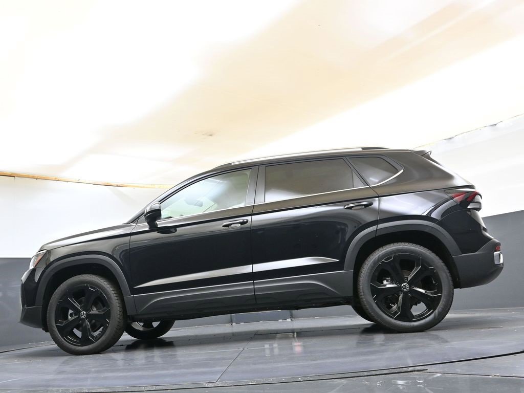 New 2025 Volkswagen Taos SEL image 39
