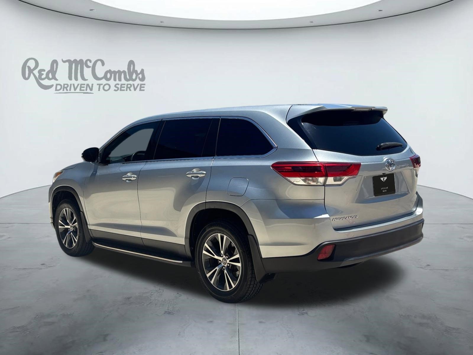Used 2019 Toyota Highlander LE FWD image 3