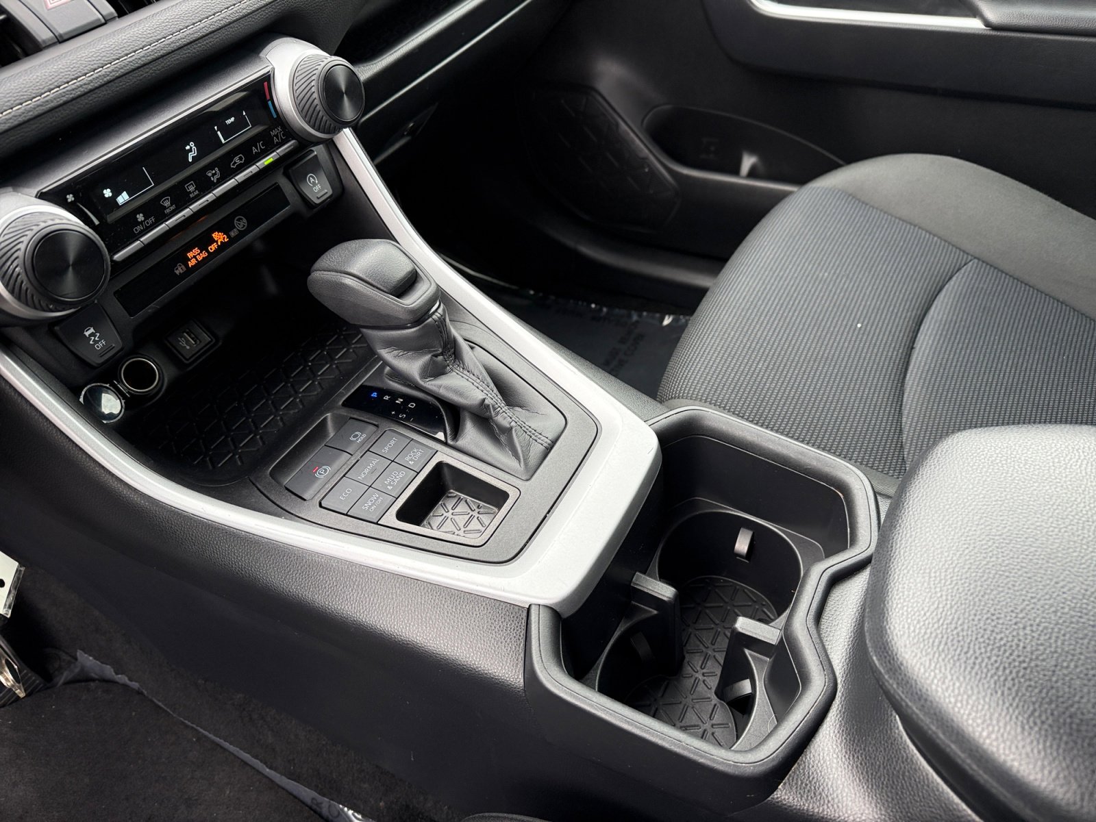 Used 2024 Toyota RAV4 LE image 13