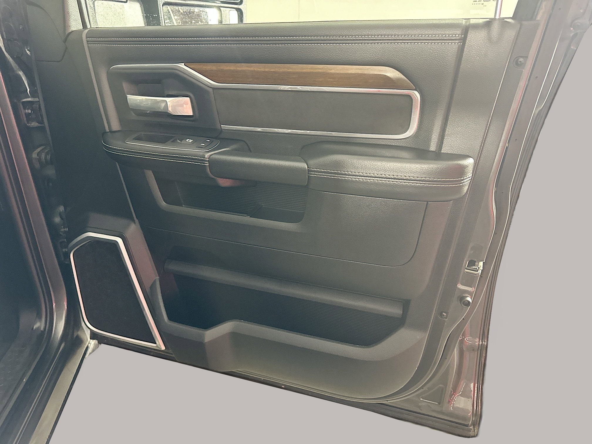 Used 2024 RAM 2500 Laramie image 31