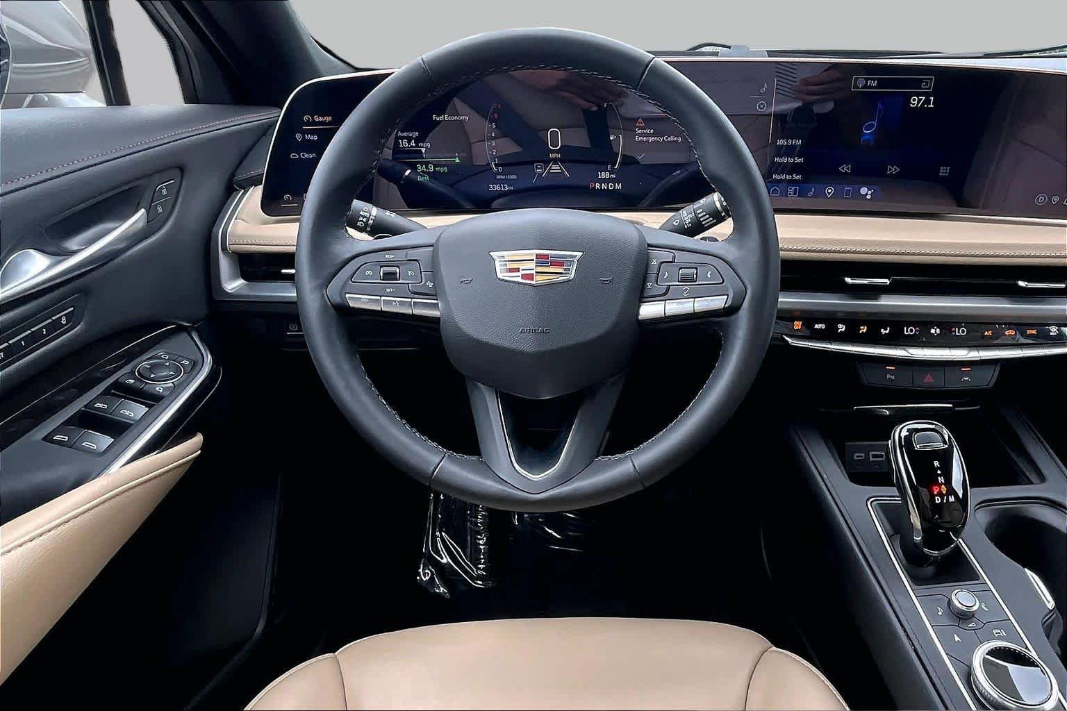 Used 2025 Cadillac XT4 Premium Luxury FWD image 6