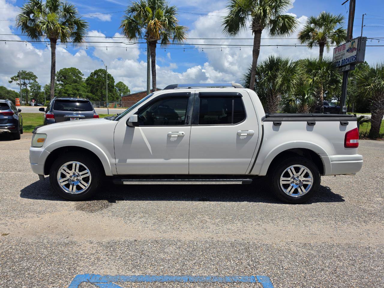 Used 2010 Ford Explorer Sport Trac Limited RWD image 2