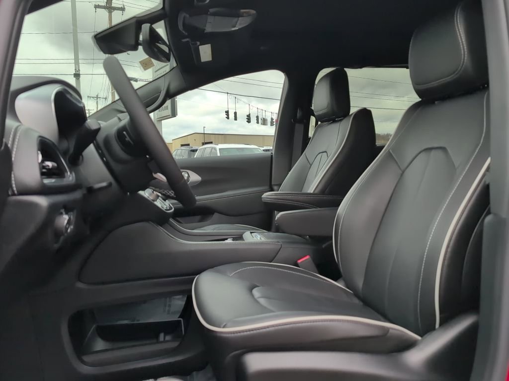 New 2026 Chrysler Pacifica Limited AWD/4WD image 24
