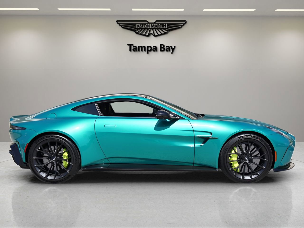 Used 2026 Aston Martin V8 Vantage Coupe image 5