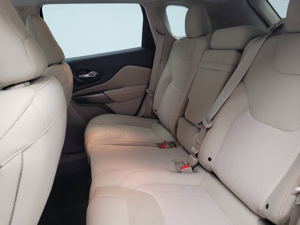 Used 2019 Jeep Cherokee Latitude w/ Popular Appearance Group AWD/4WD image 18