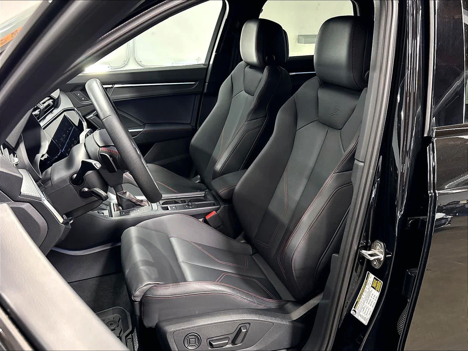 Certified 2025 Audi Q3 2.0T Premium Plus w/ Premium Plus Package AWD/4WD image 25