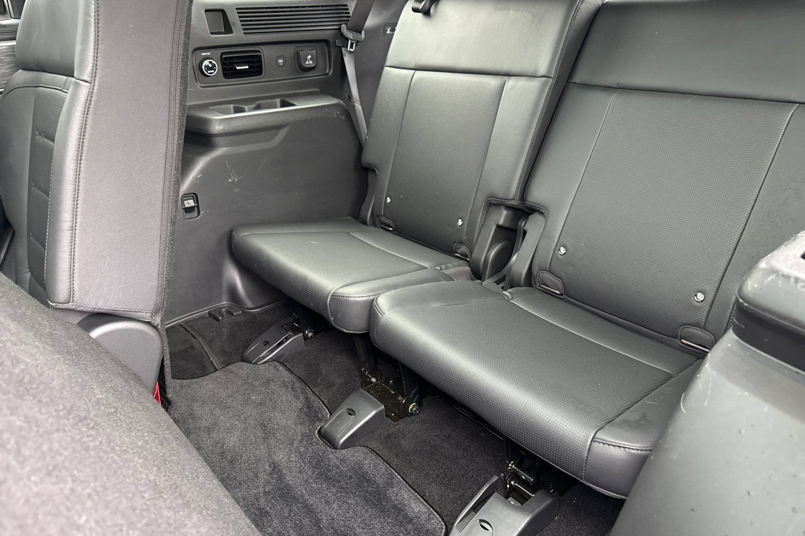 Used 2024 Hyundai Santa Fe Limited AWD/4WD image 15