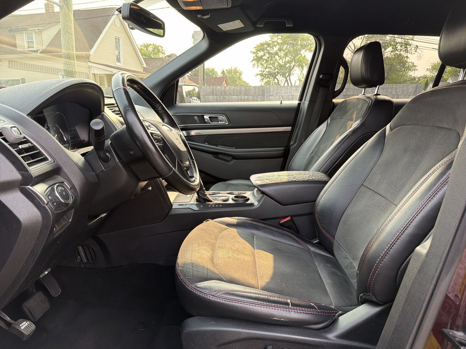 Used 2019 Ford Explorer XLT w/ Equipment Group 202A FWD image 11
