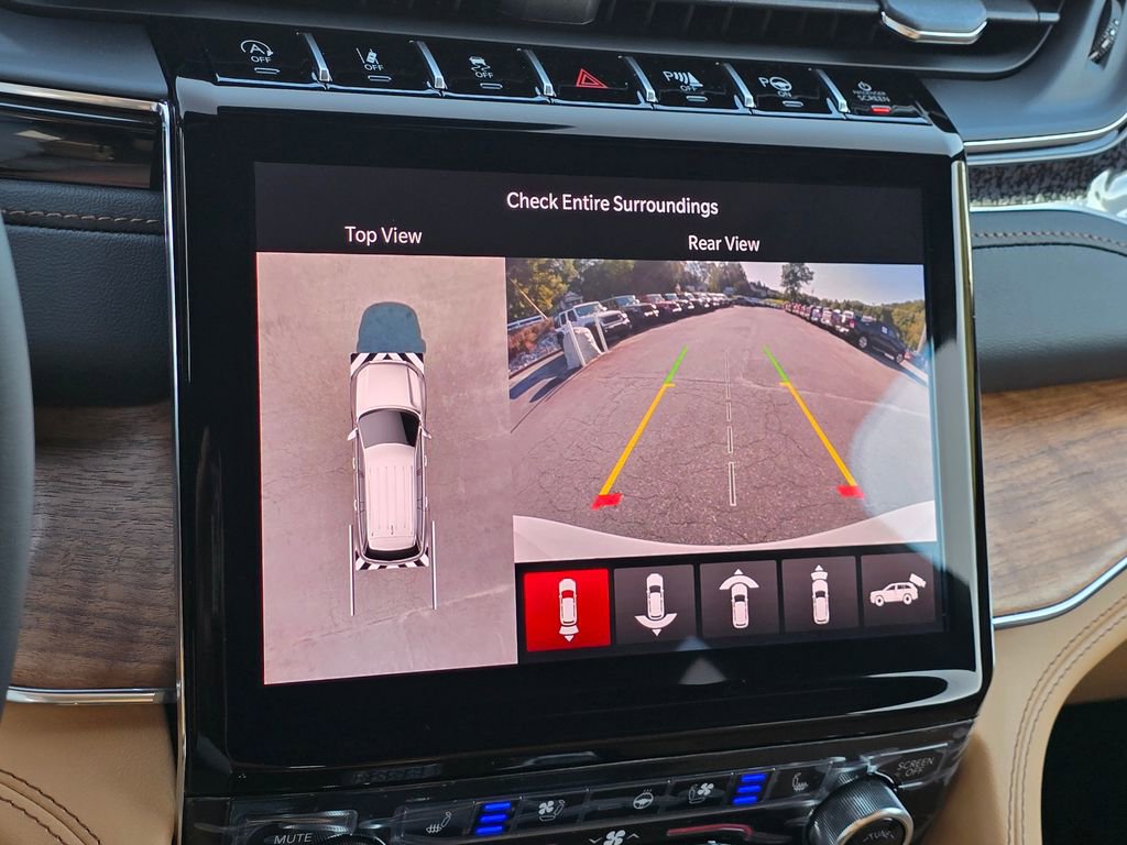 New 2025 Jeep Grand Cherokee Summit image 9