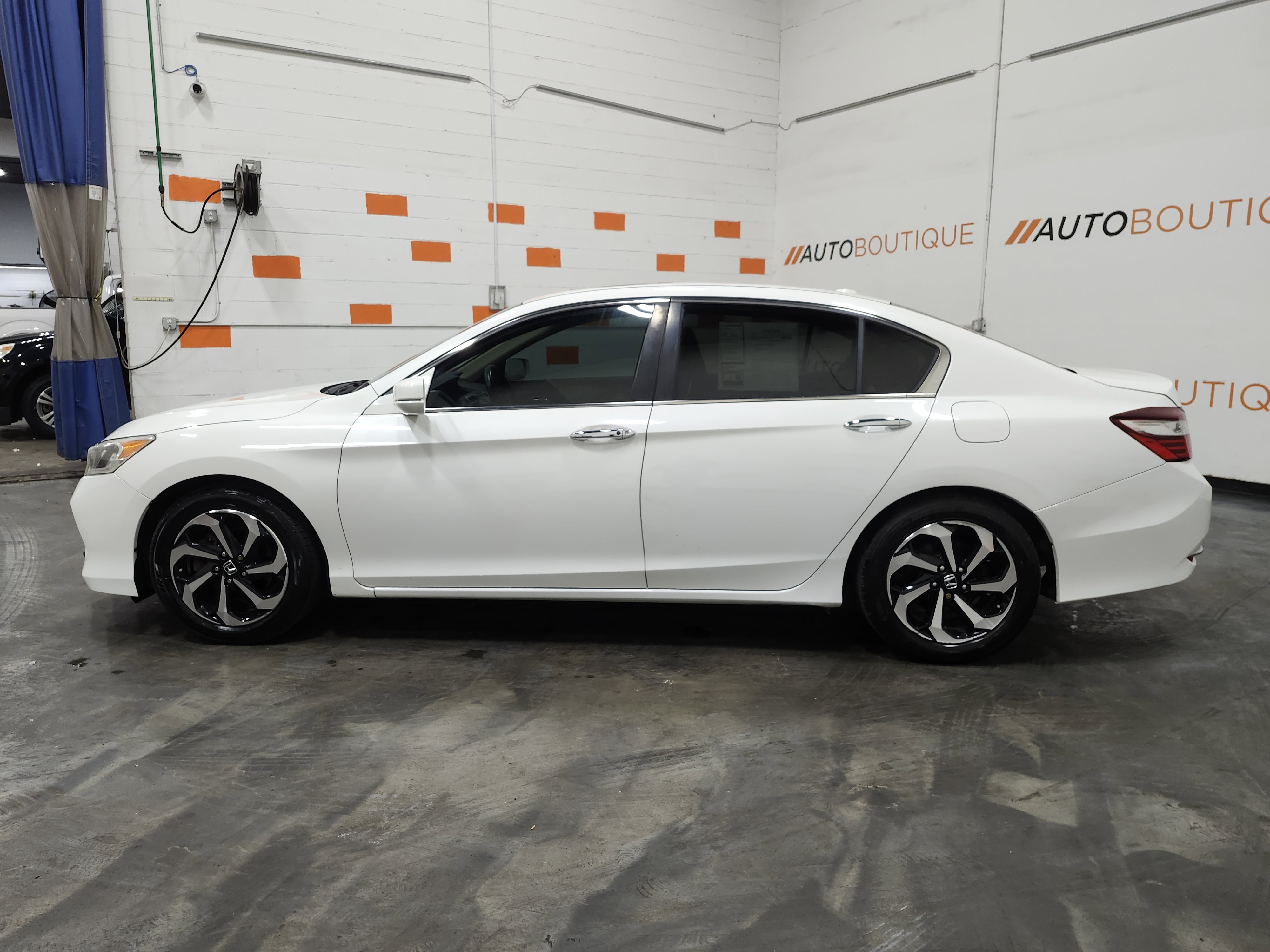 Used 2017 Honda Accord EX-L image 14