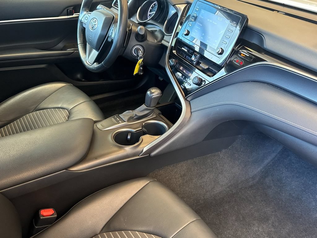 Used 2022 Toyota Camry SE w/ Carpet Mat Package (TMS) FWD image 18