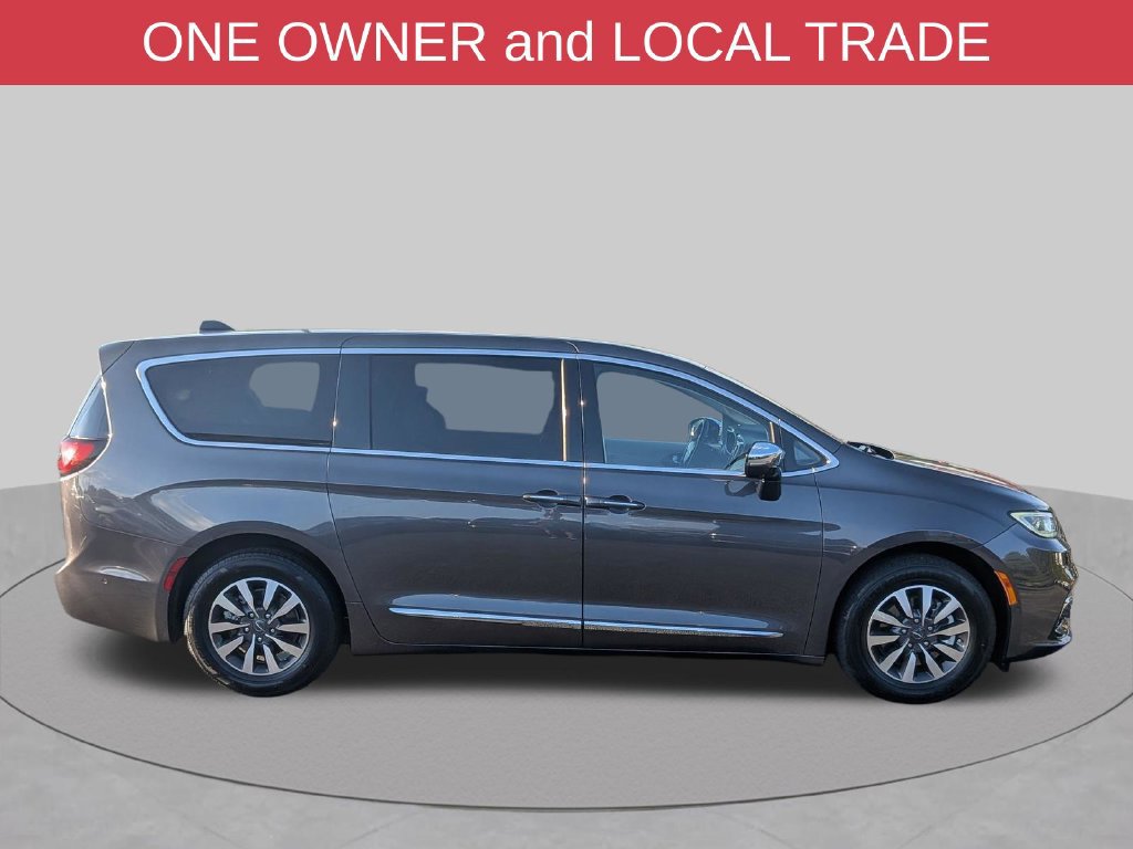 Used 2023 Chrysler Pacifica Limited FWD image 3