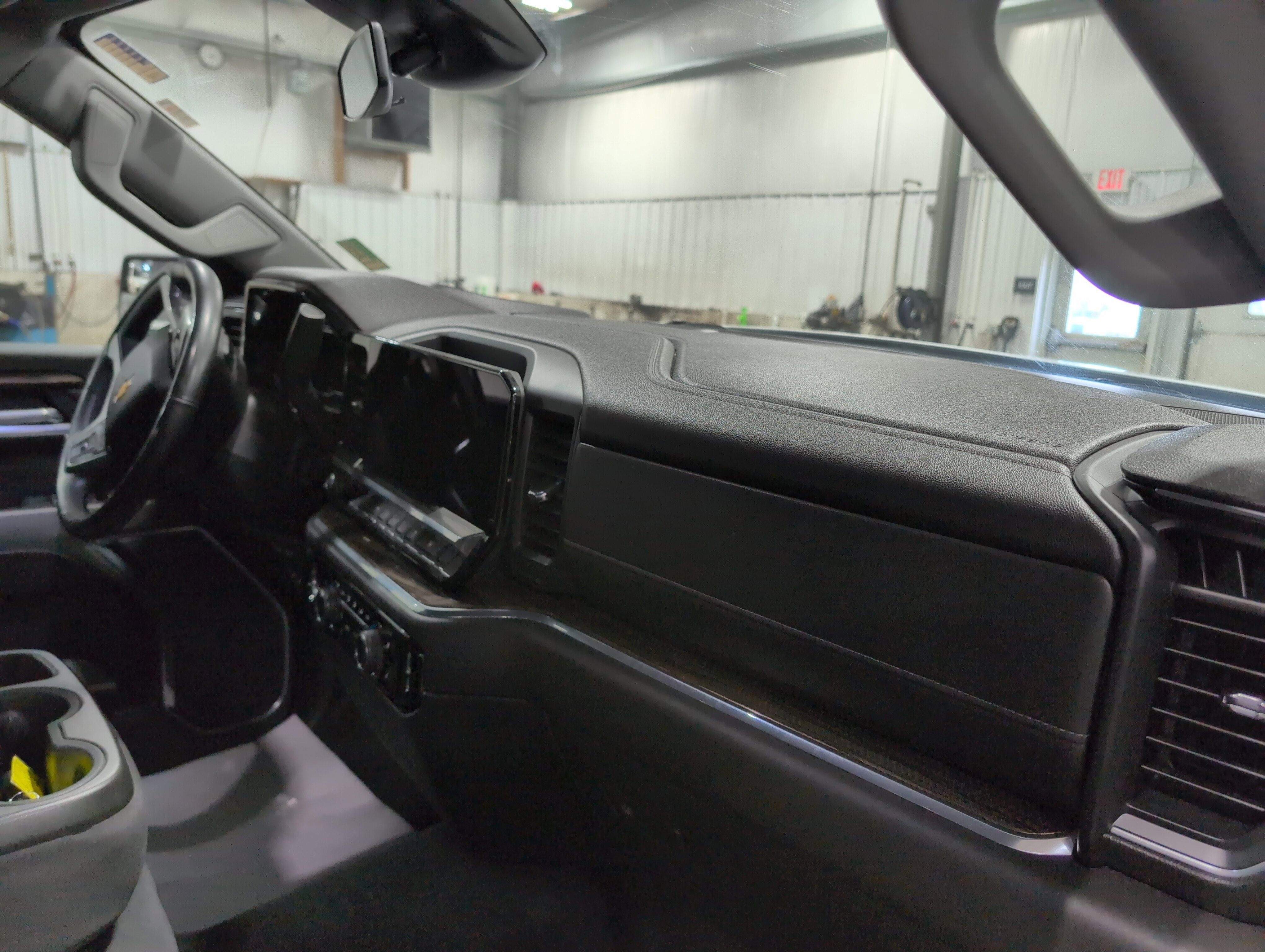 Used 2023 Chevrolet Silverado 1500 LT w/ Protection Package AWD/4WD image 13