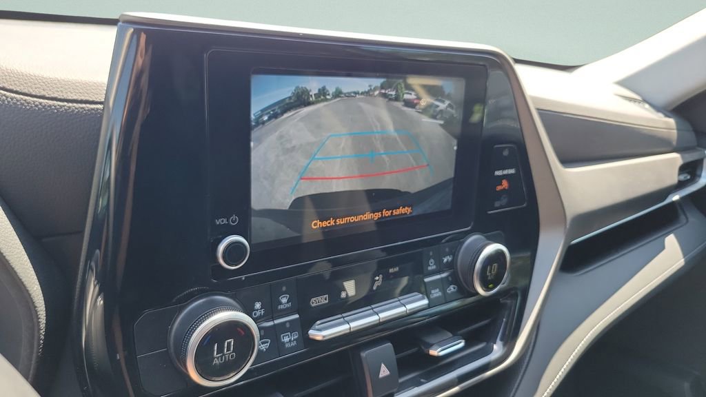 Used 2023 Toyota Highlander LE image 17