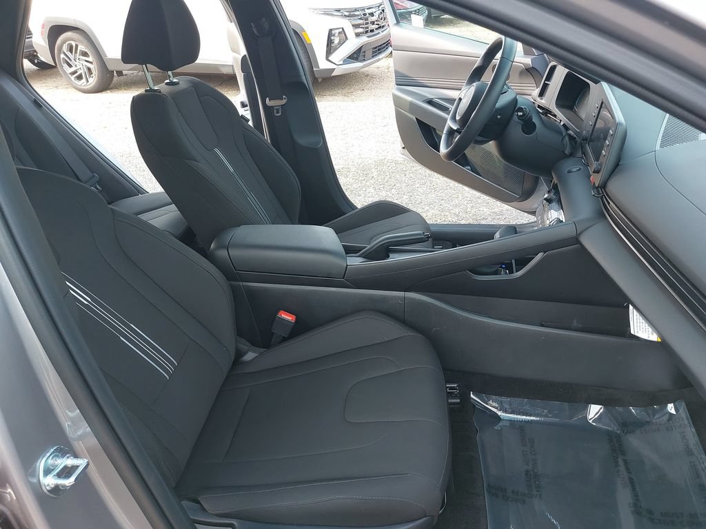 Certified 2025 Hyundai Elantra Sport FWD image 10